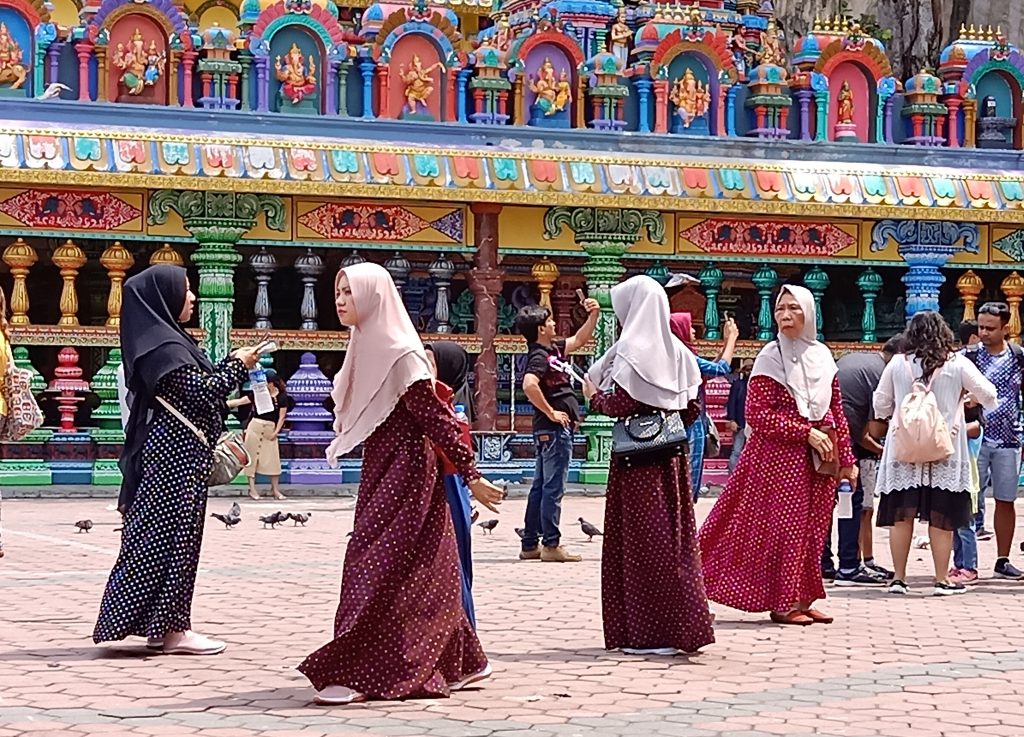 En Malasia mucha gente se viste igual, como estas musulmanas con el mismo vestido